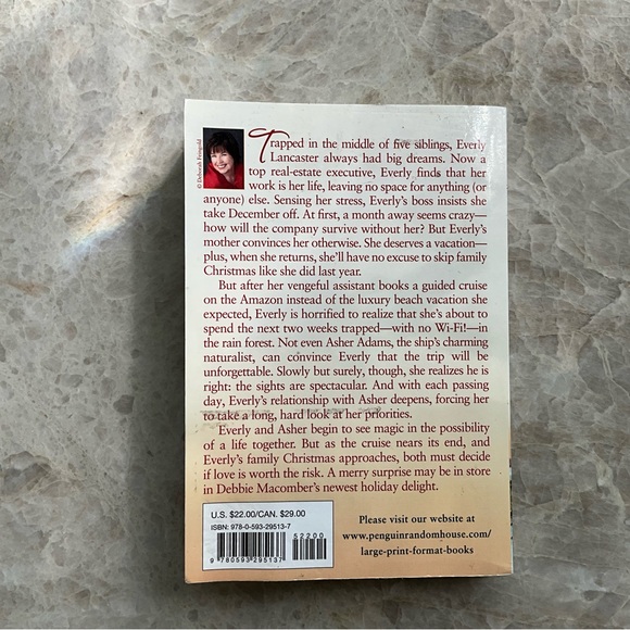 Colleen Hoover & Debbie Macomber BOOK BUNDLE OF 3 Books! Lots of reading! - Picture 4 of 8